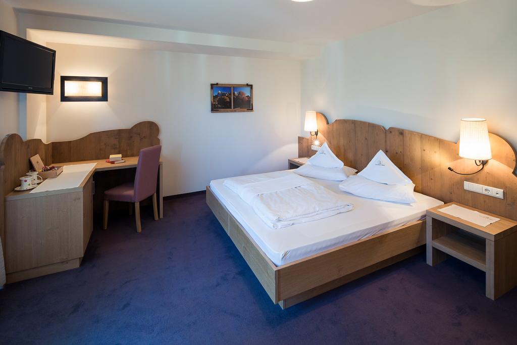 Parc Hotel Tyrol 카스텔로토 외부 사진