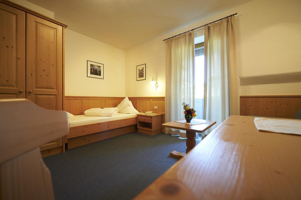 Parc Hotel Tyrol 카스텔로토 외부 사진